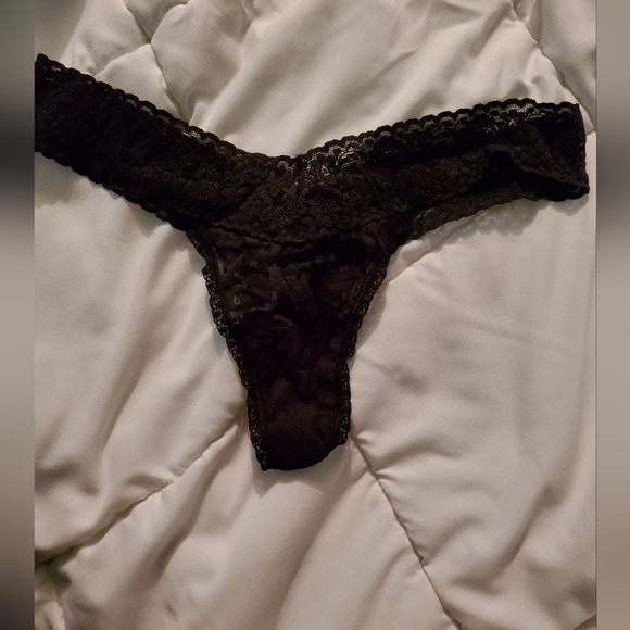 NEVER WORN 2 BLACK PAIR LACY THONGS. 1 NWT & 1 NWOT. SIZE LARGE - Picture 3 of 4